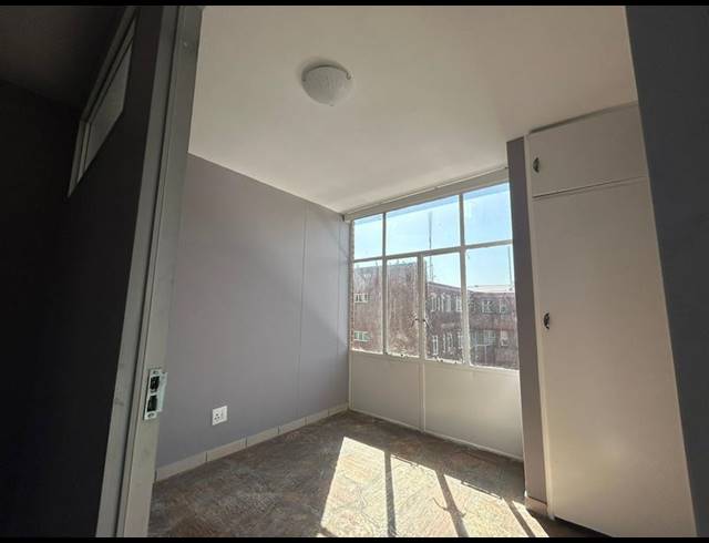 2 BEDROOM APARTMENT FOR SALE IN SUNNYSIDE